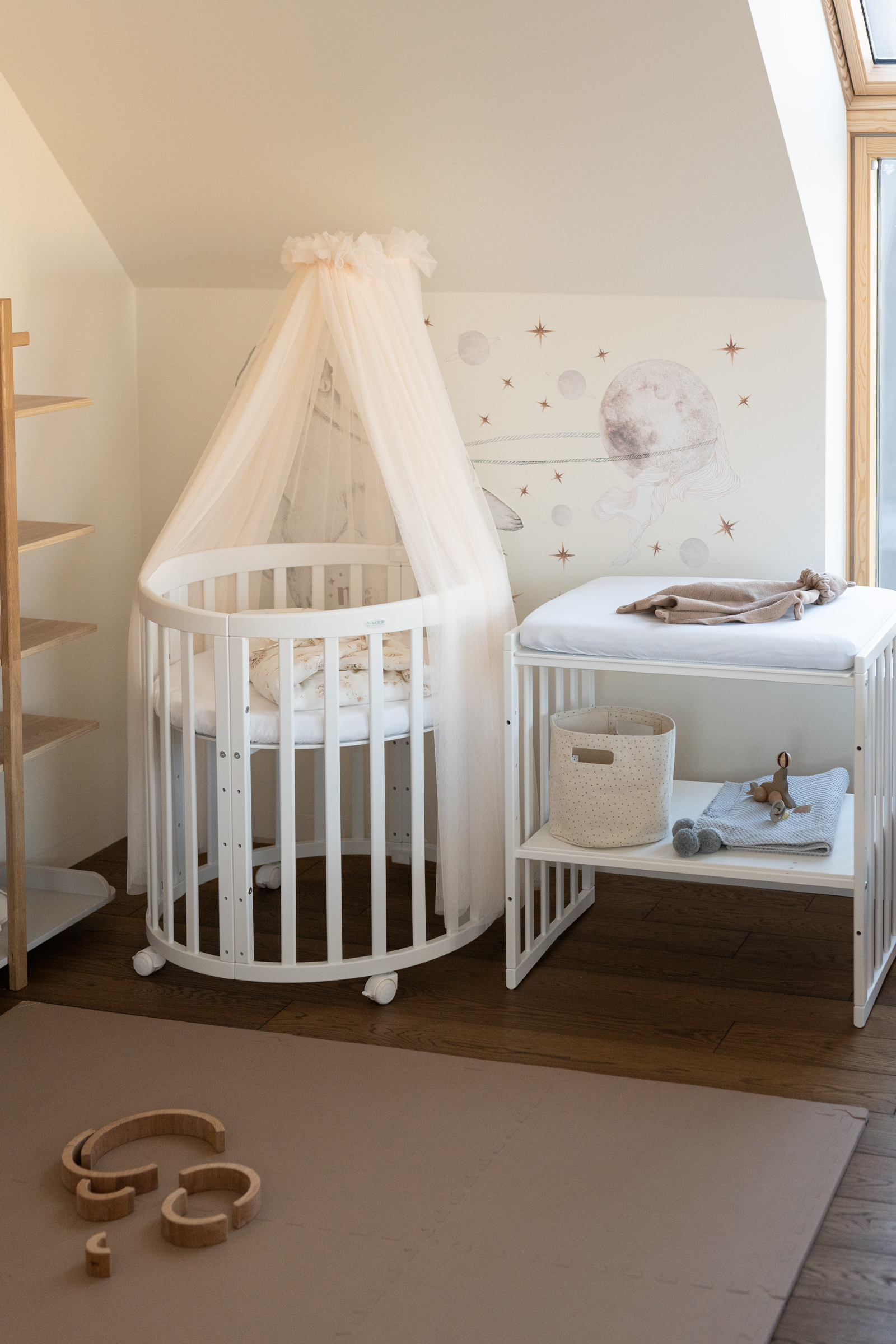 Monbaby nábytek Waldin Tylový baldachýn na dětskou postýlku + rám baldachýnu Barva: Šampaň