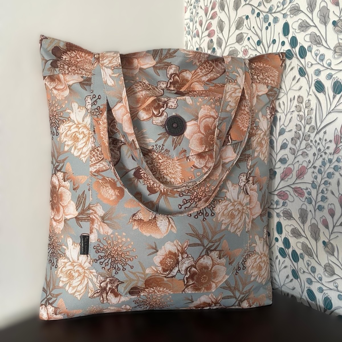 Taška přes rameno : Květy a motýli na šedé