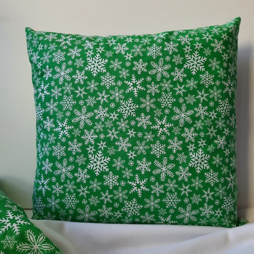 Vánoční povlak: Zelený, bílé vločky 40x40cm