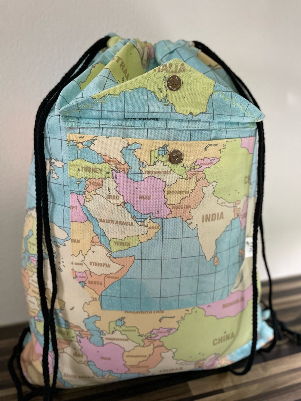 Cestovní batoh, vak: Atlas světa
