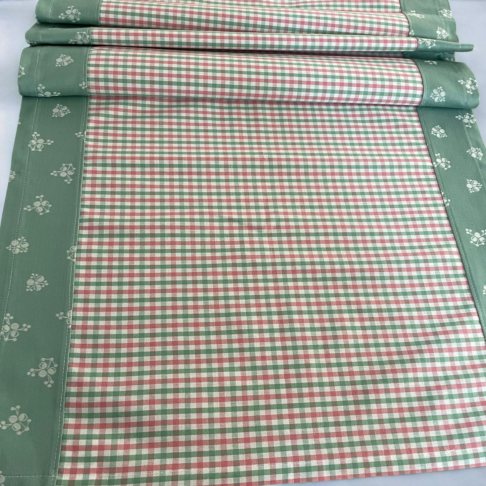 Sředový ubrus 138x61cm - kanafas, žakárový okraj