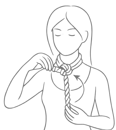 jak uvázat květ z hedvábného šátku krok 3 Vezmi jednu ze spirál a začni ji obmotávat kolem uzlíku ve středu.  Omotávej ji těsně u základny, aby se vytvořil první „plátek růže“