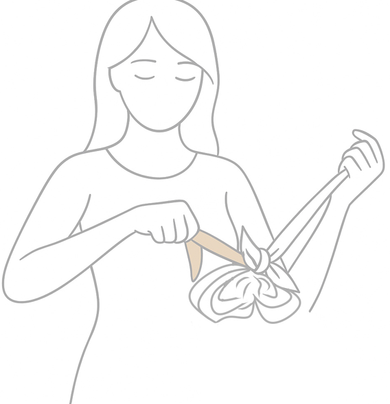 návod úvazu hedvábného šátku do květiny krok 6 roztahujte cípy pomalu od sebe aby se střed stáhl dovnitř