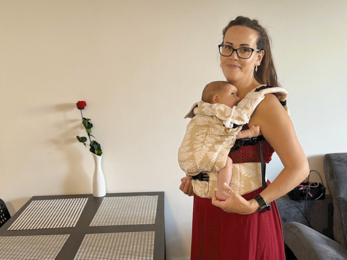 Jak naučit dítě zvyknout si na nosítko: Tipy a triky pro pohodlné nošení