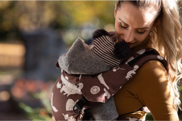 Jak vybrat nejlepší nosítko pro miminko: ergonomické, rostoucí a bezpečné