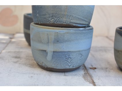 Šedomodrý pohárek z černé hlíny, s mandalkou, 200 ml