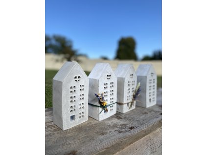 Betonový svícen - domek