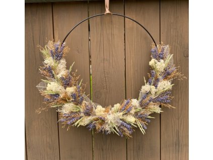 Levandulový věnec s mechem a travinami