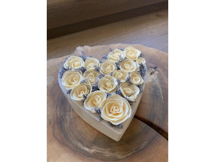 Betonové srdce s růžemi ze stuhy - krémová