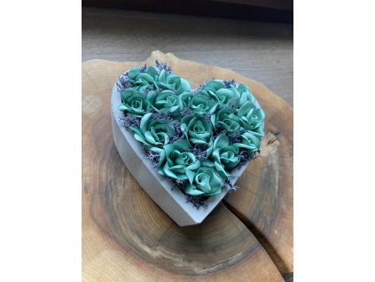Betonové srdce s růžemi ze stuhy - mint