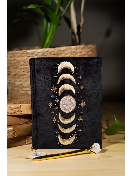 Zamatový diár - čierny zápisník s fázami mesiaca