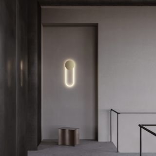 RA WALL SHORT ◾️Darmes. Ra Wall, navržený Alexem Joncasem, se vyznačuje fascinující dualitou síly a jemnosti. ◾️Stejně...