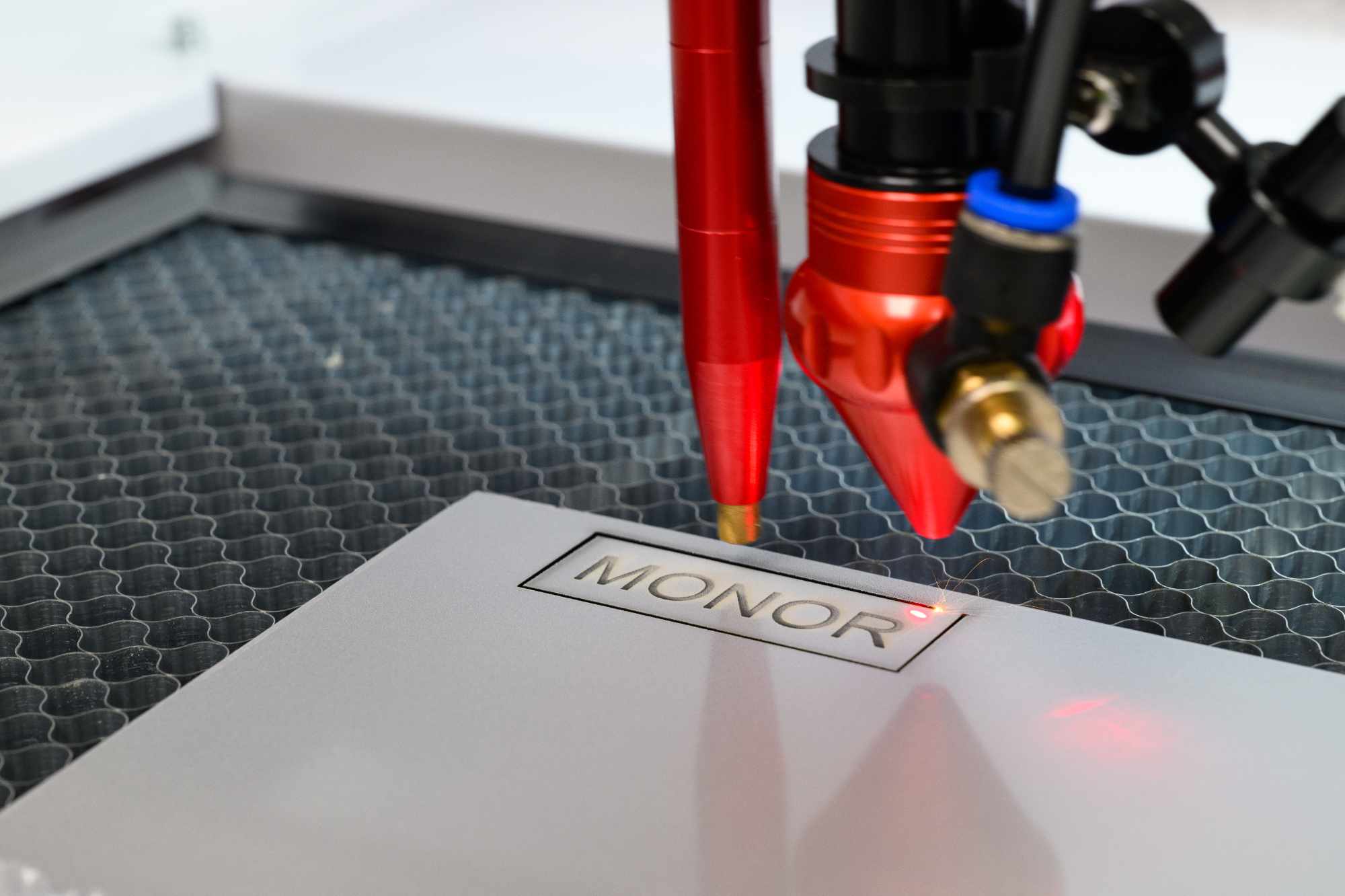 CO2 laser MONOR 7050