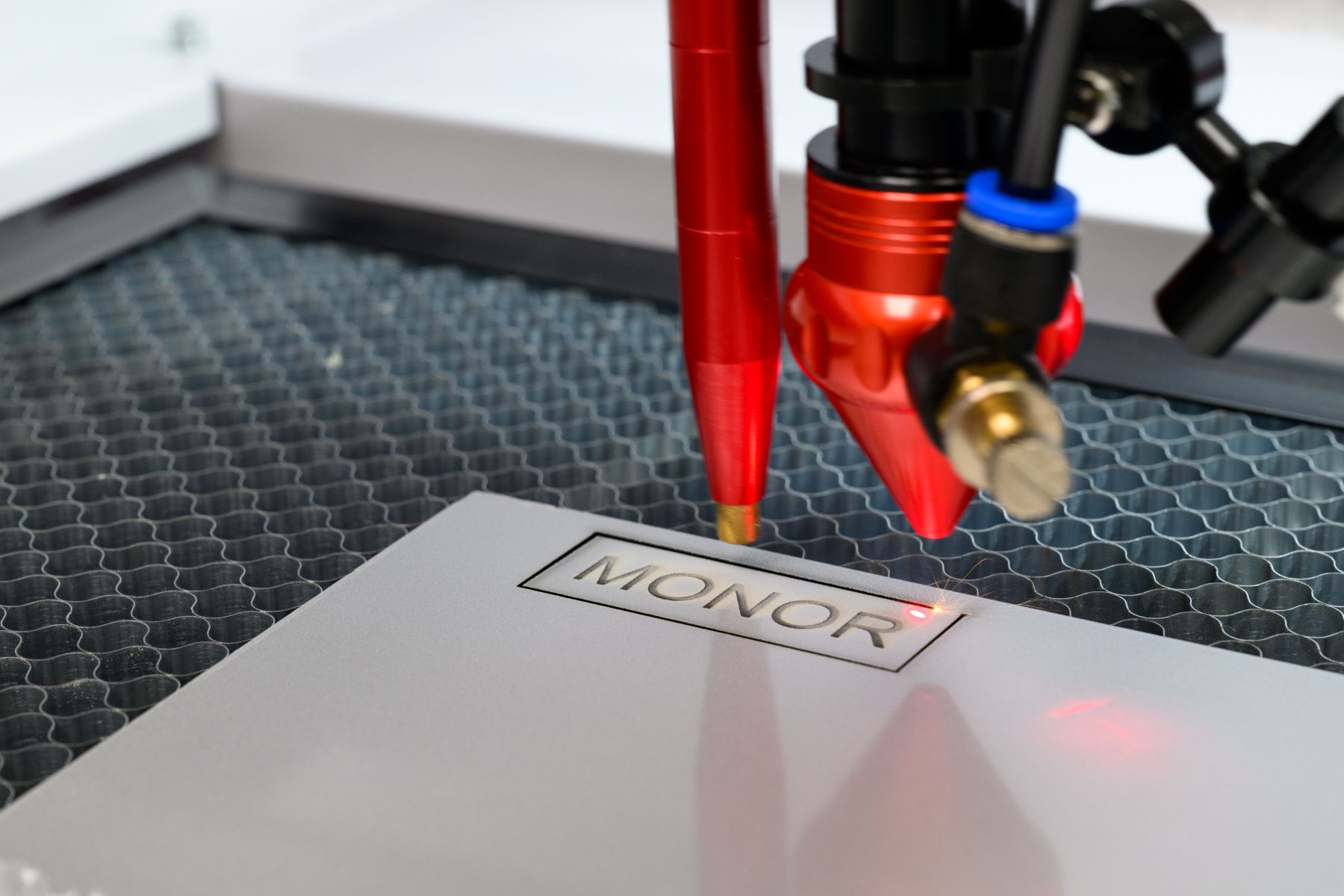 CO2 laser MONOR 7050