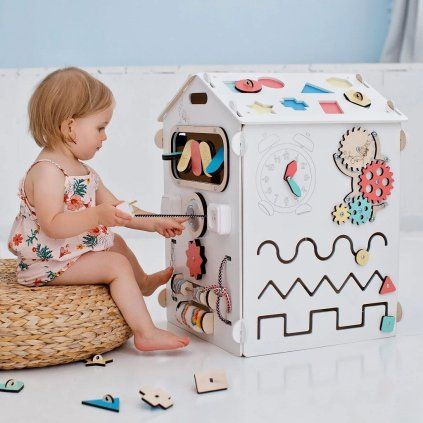 Montessori "Activity Board" domeček White 01