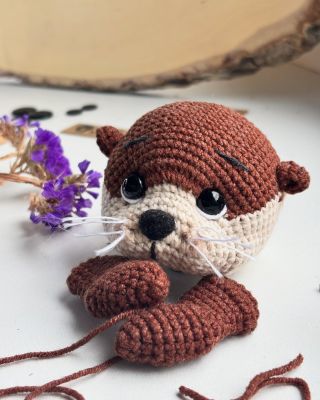 Tipovali ste vydru? 🦦 Je to tak! 🥹 po dlšom čase ma kopla múza a pracujem na jednej malej vydre. Naposledy som bola takto...