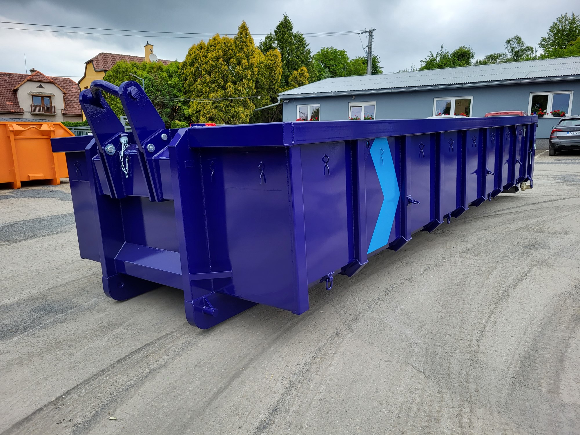 Stohovatelný suťový kontejner