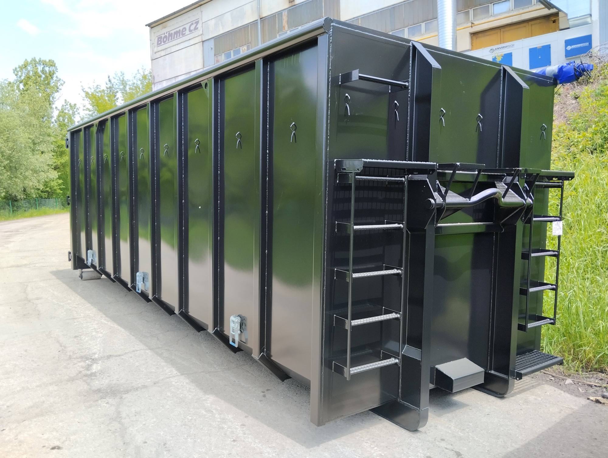 Kontejner s rolovací plachtou