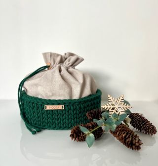 PINIE • pravá vánoční zelená 💚 🌲 Mám pro vás skladem ošatku i dekorační tác na nožičkách ✨ a kdo by chtěl ve stejné barvě...