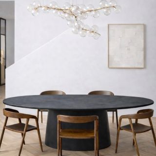 Mikrocementový jedálenský stôl Arc od Synesté. 👉Geometria v jemnom prevedení. Výrazný prvok s jemnou líniou pre váš...