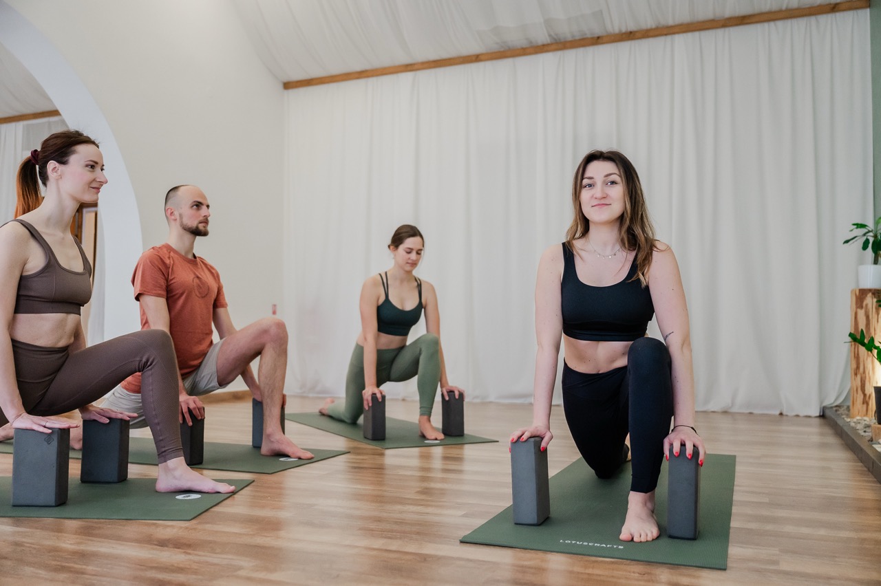 Jógové pomůcky: tipy, jak je používat efektivně