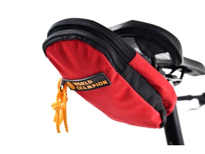 Podsedlová brašnička World Champion červená