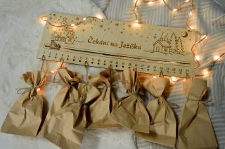 ✨ Čekání na Ježíška může být kouzelné! ✨ Představujeme náš dřevěný adventní kalendář – perfektní kousek pro radost vašich...