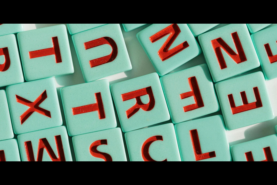 Šperky s písmeny: Osobní dotek v každém detailu