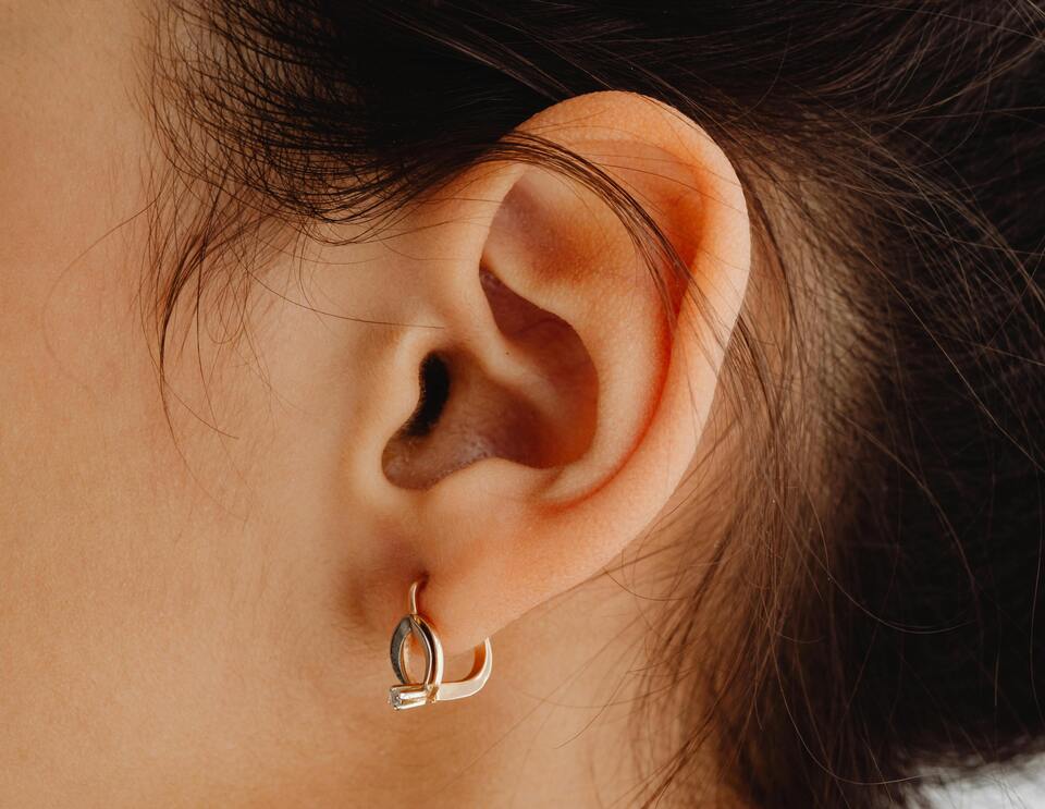 Typy zapínání náušnic