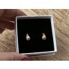 Stříbrné náušnice rose gold ve tvaru kapky s puzetovým zapínáním