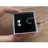 Geometrické stříbrné náušnice – moderní elegance