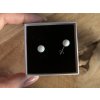 Stříbrné náušnice KULIČKY s bílými opálky 8mm
