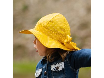 Detský klobúk s mašľou yellow dotties (Veľkosť 1-obvod hlavičky cca. 47cm a menej)