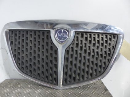 Lancia Ypsilon elülső maszk emblémával (10/2006-2011)