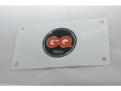 Fiat 500 Emblem side GQ