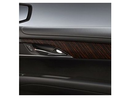 Wykończenie wnętrza Cadillac ATS - drewno w paski Okapi