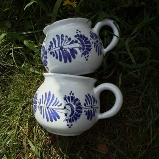 🌼 Kopretinové hrnky malované přímo Nositelkou tradice lidového řemesla Alexandrou Kaňovskou. Na eshopu teď najdete dva...