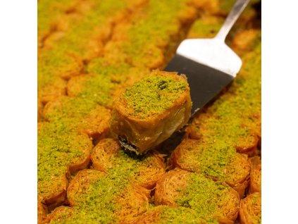 Kadayif bülbül with pistachios