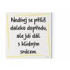Designový motivační obraz s citátem motivační citát Nedívej se příliš daleko dopředu, ale jdi dál s klidným srdcem Motivarcz žlutá