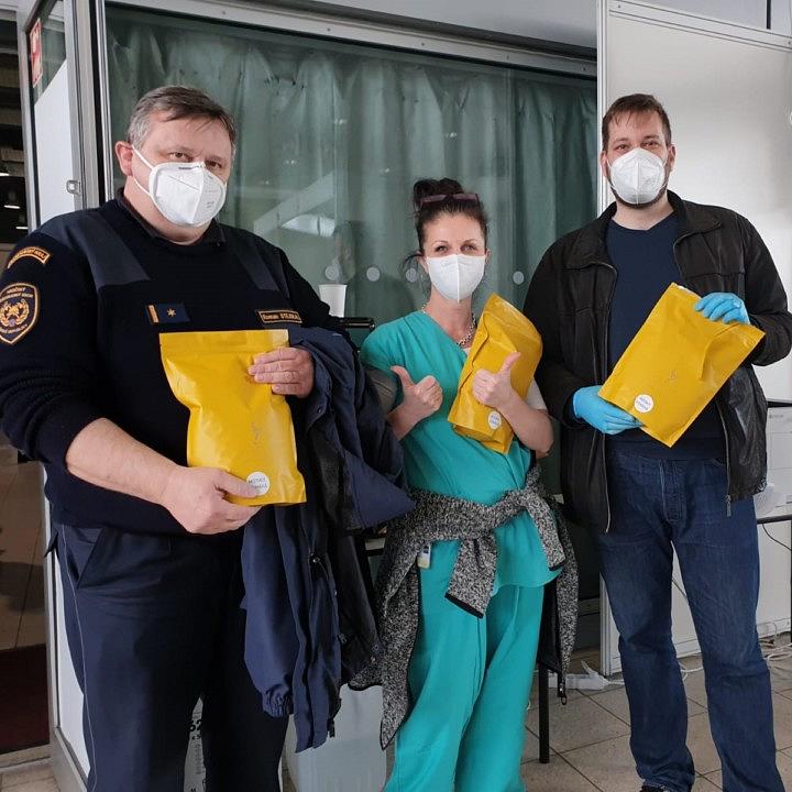 JAK MOTMOT POMÁHAL: KÁVA PRO HRDINY