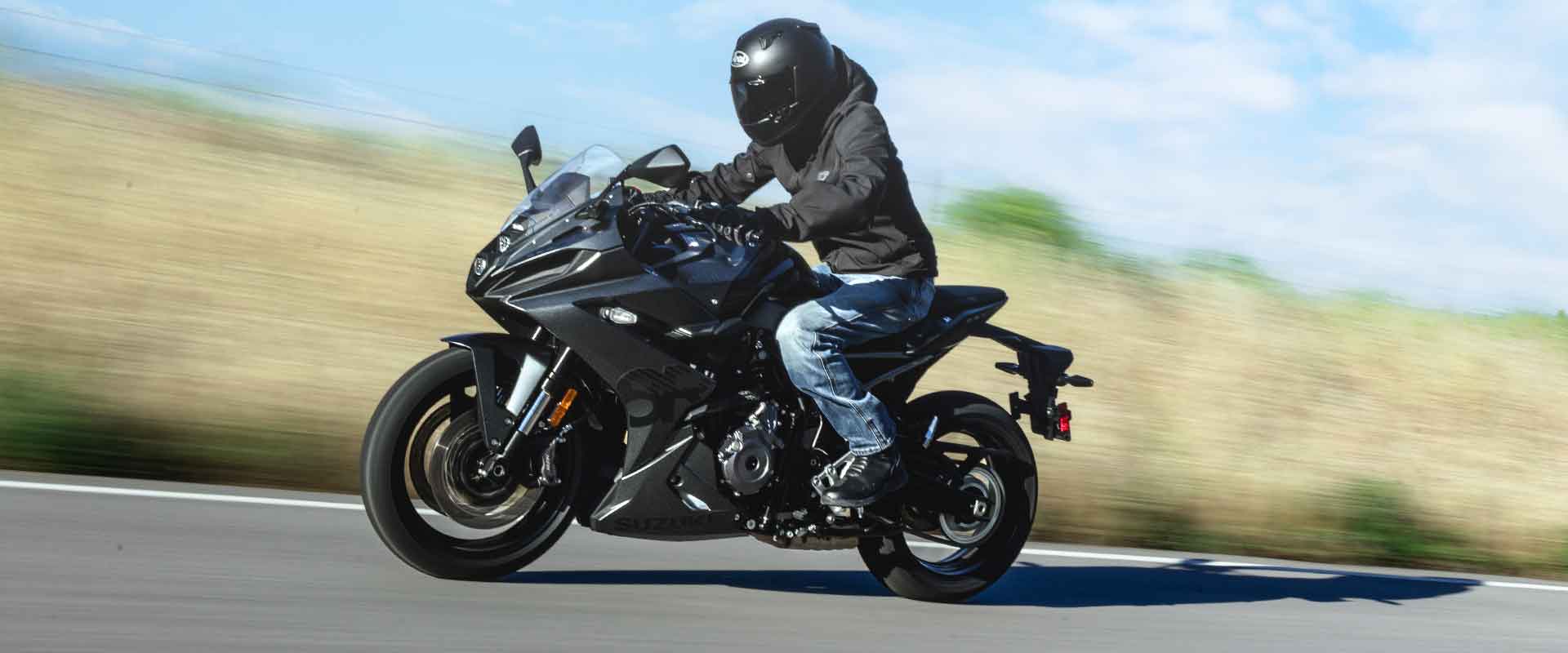 Suzuki-GSX-8R-action9