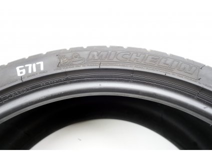 Letní Michelin 235/35R19 - 4ks  - vzorek cca 6,1 mm