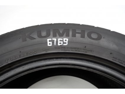 Letní Kumho 285/45R19 - 2ks  - vzorek cca 6,3 mm