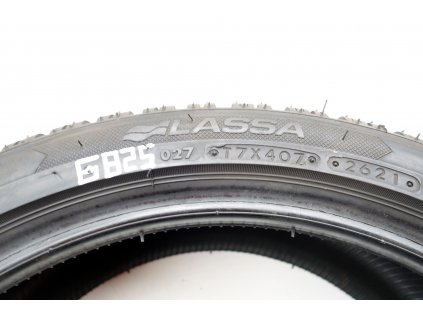 Zimní Lassa 225/40R18 - 2ks  - vzorek cca 7,6 mm