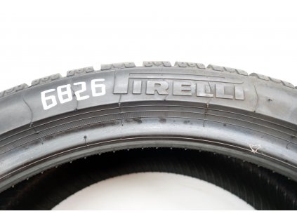 Zimní Pirelli 225/40R18 - 2ks  - vzorek cca 7,3 mm