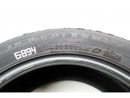 Letní Nokian 205/55R16 - 2ks  - vzorek cca 6,4 mm