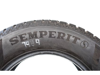 Zimní Semperit 215/70R16 - 2ks  - vzorek cca 7,1 mm