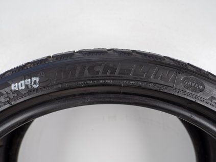 Zimní Michelin 245/35R20 - 2ks  - vzorek cca 6,9 mm