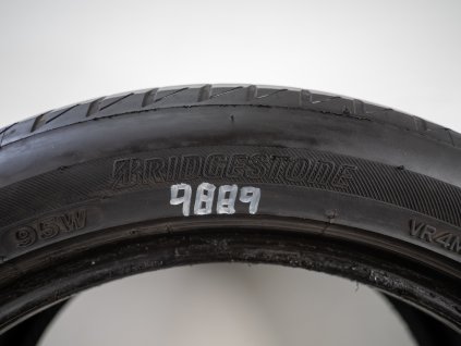 Letní Bridgestone 215/50R17 - 2ks  - vzorek cca 4,4 mm