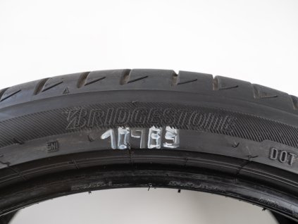 Letní Bridgestone 235/40R20 - 4ks  - vzorek cca 5,6 mm